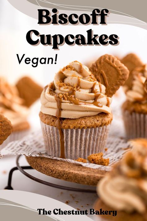 vegan biscoff cupcakes Biscoff Frosting, Vegan Cake Frosting, Biscoff Buttercream, Biscoff Cupcakes, Whole Food Desserts, Gluten Free Fudge, Fluffy Cupcakes, Vegan Birthday Cake, Easy Puddings