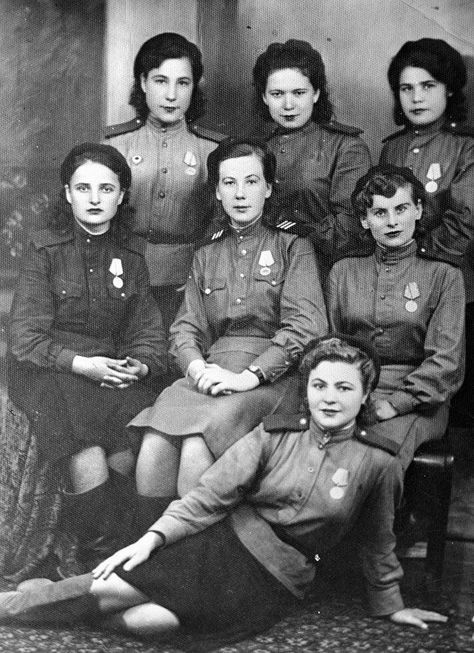 Night Witches, Victory Parade, Military Photos, Female Soldier, History Photos, Tanks Military, Red Army, Girls Uniforms, Military Men