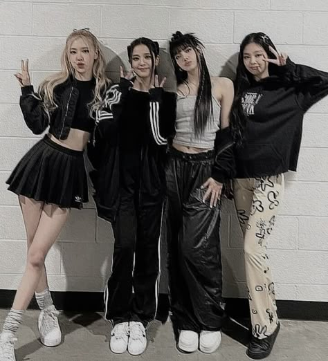 Black Pink Photo, Aes Wallpaper, Blackpink Group Photo, Blackpink Pfp, Black Pink In Your Area, Blackpink Wallpapers, Blackpink Concert, Blackpink Square Up, Black Pink Background