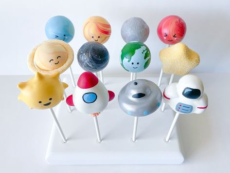 Space theme Cake Pops! 🚀 #spacethemedparty #spacecakepops #space #cakepops #treatmaker #outerspace #rocketcakepop #astronautcakepop #galaxycakepop Space Theme Cake, Marshmallow Dj, Dj Cake, Theme Cake, Baking Ideas, Space Theme, Cakepops, Themed Cakes, Outer Space