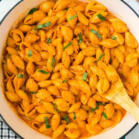 Gigi Hadid Pasta Recipe Gigi Hadid Pasta Recipe, Hadid Pasta Recipe, Spicy Vodka Sauce, Gigi Hadid Pasta, Hadid Pasta, Spicy Pasta, Crockpot Breakfast, My Plate, 7 Day Meal Plan