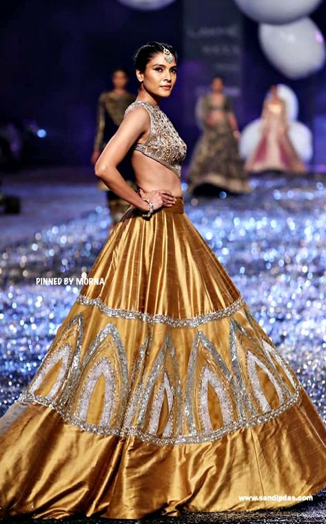 Manish Malhotra - India 🇮🇳 Manish Malhotra Dresses, Manish Malhotra Lehenga, Choli Dress, Manish Malhotra, Chaniya Choli, Manish, Dream Clothes, Dress Design, Lehenga