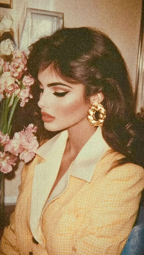 Vintage Makeup Looks, Classic Hollywood Glamour, Retro Makeup, Face Art Makeup, Face Photography, Vintage Makeup, Arab Fashion, Poses Para Fotos Sexis, Girly Images