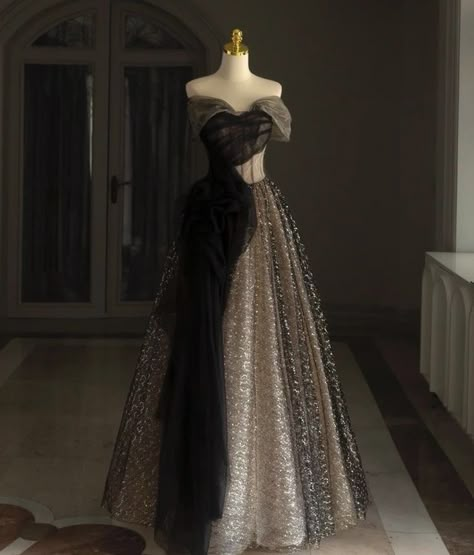 Silk Masquerade Dress, Premiere Outfits Fame Dr, Elena Gilbert Aesthetic, Gilbert Aesthetic, Dress For Prom, Gowns Dresses Elegant, Classy Prom Dresses, Banquet Dresses, Royal Dresses