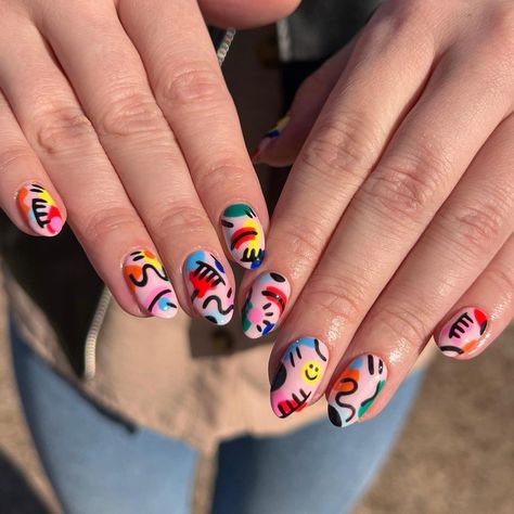 Graphic Manicure, Nail Inspiration Abstract, Nail Designs Bright, Memphis Design Nails, Power Nails, Chappell Roan Inspired Nails, Colorful Abstract Nail Art, Feminist Nails, Abstract Gel Nails