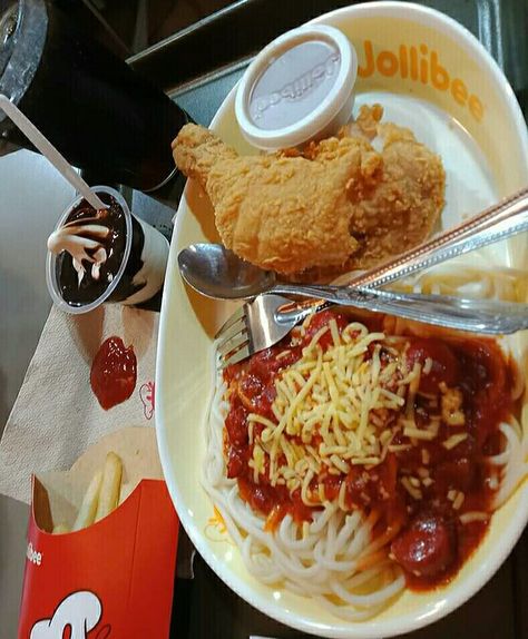 Jollibee Food Photography, Jollibee Food Prank, Mix And Match Jollibee, Jollibee Picture, Jollibee Aesthetic Food, Jollibee Food Take Out, Jollibee Ig Story, Jollibee Date, Philippines Jollibee