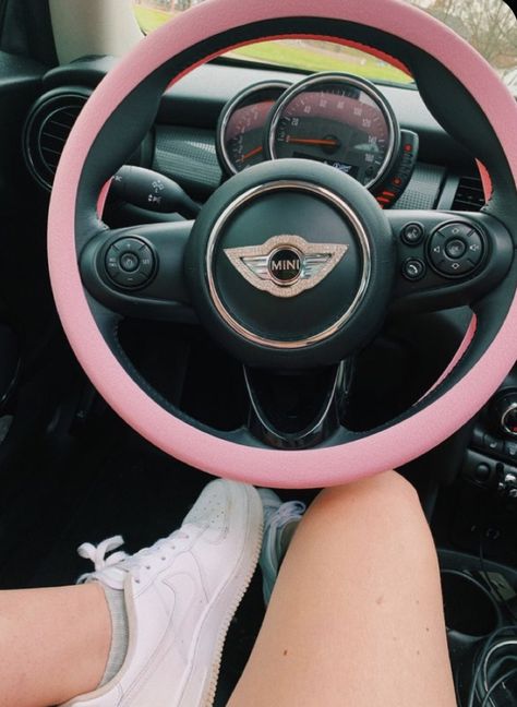 Pink Mini Coopers, Mini Cooper Interior, Mini Cooper Accessories, Bling Car Accessories, Girly Car Accessories, Car Deco, Girly Car, Cute Car Accessories, Car Inspiration