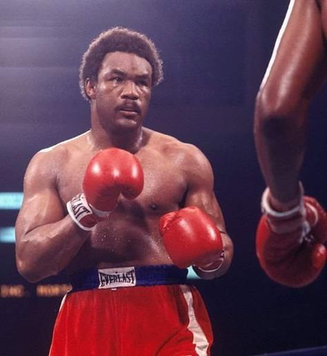 George Foreman George Foreman Boxing, Best Knockouts, Tony Bellew, Las Vegas Hilton, Boxing Images, Boxing History, George Foreman, Boxing Champions, Combat Sports