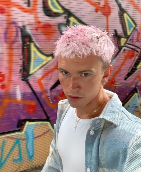 Pink Hair Guy, Bleached Hair Men, Men Blonde Hair, Dyed Hair Men, Tapered Haircut, Men's Short Hair, Men Hair Color, Faded Hair, Corte De Cabelo Masculino