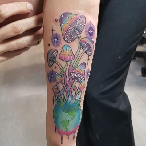 Trippy Mushroom Tattoo, Shroom Tattoo, Awesome Tattoo Designs, Mushroom Tattoo, Hippie Tattoo, Mushroom Tattoos, Tattoo Concepts, Kawaii Tattoo, Tatuaje A Color