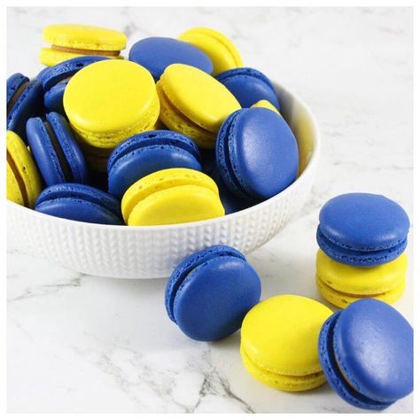 Blue and yellow macarons Blue And Yellow Sweet 16, Blue And Yellow Desserts, Yellow Macarons, Themed Macarons, Ffa Banquet, Blue Macarons, Yellow Desserts, Confirmation Ideas, Easy Halloween Food