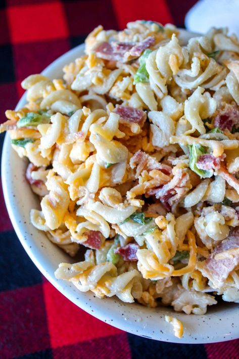 Low Carb Chicken Bacon Ranch Pasta Salad is a delicious lunch dish featuring shredded cheddar cheese, crumbled bacon, chopped green onions, and white meat chicken tossed in mayo and ranch dressing. Low Calorie Chicken Pasta, Chicken Bacon Ranch Pasta Salad, Creamy Noodles, Salad Low Carb, Bacon Ranch Pasta, Bacon Ranch Pasta Salad, Low Calorie Chicken, Keto Salads, Chicken Bacon Ranch Pasta