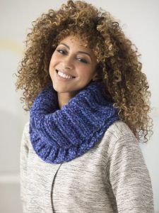 Last-Minute Gifts to Make With Wool-Ease® Thick & Quick® Bonus Bundle - Lion Brand Notebook Knitting Scarfs, Wool Ease Thick And Quick, Crochet Cowls, Knitted Cowl, Cowl Knitting, Followers Instagram, Knit Scarves, Lion Brand Wool Ease, Craft Things