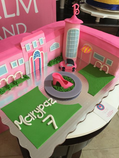 Barbie Dream House Cake Barbie Dream House Cake, Children Cake, House Cookies, Gingerbread House Cookies, Gingerbread House Ideas, Barbie Birthday Party, House Cake, Barbie Cake, Barbie Birthday