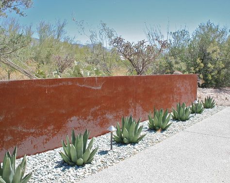 Cool rusted metal wall. Also like Merri Gale and Donald's with the metal panels and curve. Succulent Landscape Design, Modern Front Yard, Succulent Landscaping, Modern Landscape Design, Modern Landscape, Desert Garden, Mediterranean Garden, Agaves, Landscaping Tips