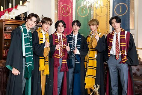 Ateez Harry Potter, Ateez Hogwarts, Hogwarts Uniform, Nct Johnny, Mark Nct, Kpop Boy, Nct 127, Nct Dream, Hogwarts