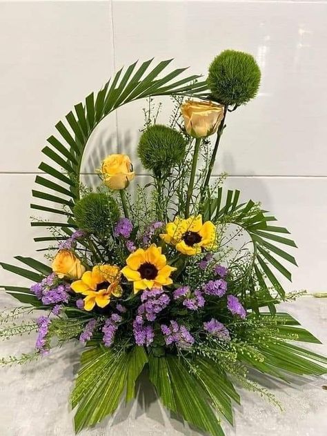 Robellini Palm, Palm Flower, Alter Flowers, Floral Designs Arrangements, Tropical Floral Arrangements, Tropical Flower Arrangements, Rose Flower Arrangements, Table Flower Arrangements, Deco Champetre