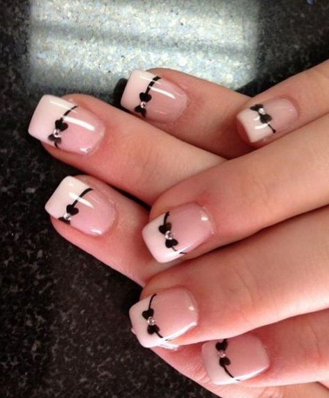 Classic black and white French tips with bows. Wedding Nails For Bride With Purple, Fancy French Tip Nails, French Nails Design, Nails Bow, Bow Nail Designs, Bow Nail Art, French Manicure Designs, French Tip Nail Designs, Nagel Tips