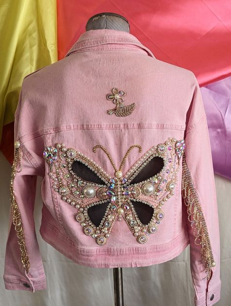 Rhinestone Denim Jacket, Bedazzled Jeans, Rhinestone Denim, Diy Denim Jacket, Pink Denim Jacket, Embellished Denim Jacket, Diy Jacket, Gold Fringe, Fashion Top Outfits