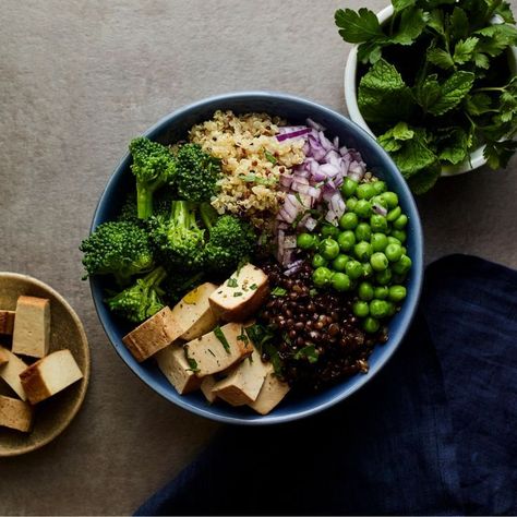 Spring Power Bowl loaded with grains, veg and protein, make a big batch and eat all week for healthy lunches and dinners. Gluten Free Lunch Ideas, Low Carb Lettuce Wraps, Power Bowl, Gluten Free Lunch, Healthy Vegetable, Marinated Tofu, Healthy Lunches, Jewish Recipes, Health Breakfast