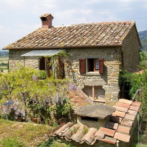 Cute Stone Farmhouse for sale near Cortona Italian Cottage Aesthetic, Italian Countryside House, Buying Property In Italy, Italian Pool, Villa Farmhouse, Farmhouse With Pool, Italian Cottage, Character House, Tuscan Farmhouse