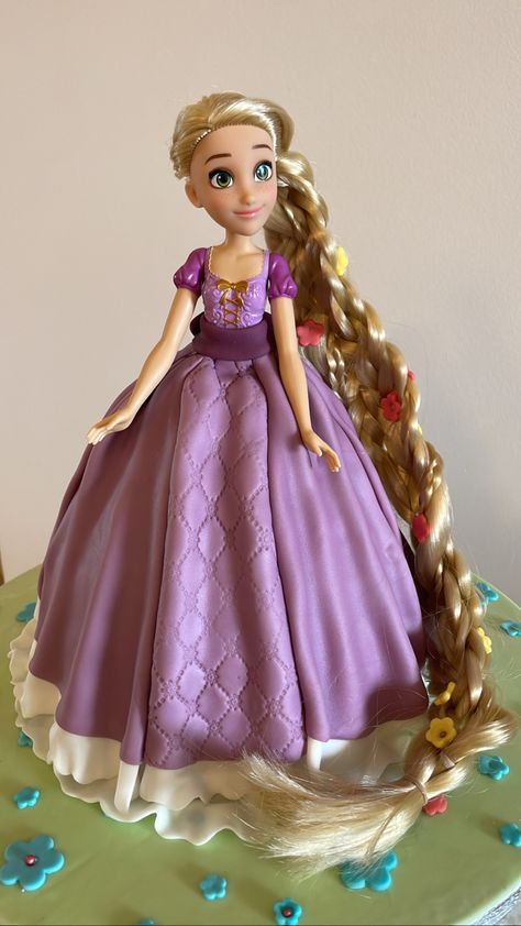 #rapunzel #rapunzeldollcake #dollcake #doll #tangled #baking #cake Rapunzel Doll Cake, Rapunzel Dress, Bday Cake, Doll Cake, Dress Cake, Baking Cake, Rapunzel, Tangled, Birthday Parties