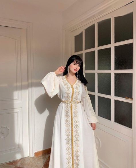 Moroccan Caftan Simple, Caftan Simple Chic, Kaftan Simple, Caftan Simple, Morrocan Fashion, Moroccan Kaftan Dress, Eid Fashion, Moroccan Clothing, Kaftan Designs