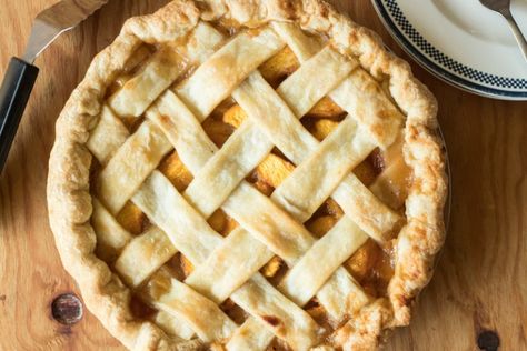 Fresh Peach Pie {Honey-Sweetened} | The Cook's Treat Twix Cookie, No Fail Pie Crust, Homemade Twix Bars, Fresh Peach Pie, Honey Dessert, Peach Pie Filling, Kinds Of Pie, Honey Pie, Good Pie