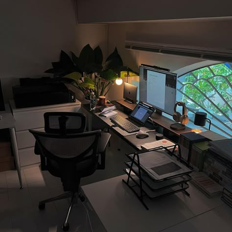 Architecture Desk Setup, Moody Home Office, Home Office Inspo, Moody Home, Productive Work, Study Desk Decor, Dark Modern, Home Studio Setup, Colour Photo