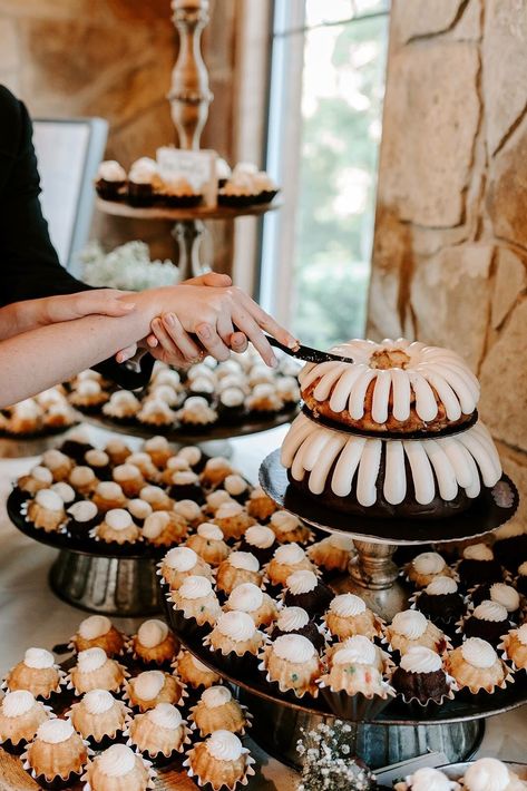 Cakes Display, Cake Display Table, Wedding Cake Display, Nothing Bundt Cakes, Mini Bundt, Small Wedding Cakes, Mini Bundt Cakes, Mini Tortillas, Wedding Treats