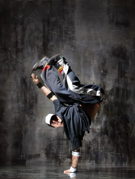 breakdance Hip Hop Dance Moves, Personal Skills, Break Dancing, Hiphop Dance, Dance Skills, Dance Hip Hop, Hip Hop Dancer, Dance Aesthetic, Dance Photography Poses