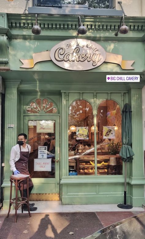 Paris Bakery Exterior, Vintage Pastry Shop, Aesthetic Bakery Exterior, Bakery Shop Design Exterior, Bakery Shop Design Vintage, Bakery Aesthetic Exterior, Store Exterior Design, Bakery Outside, French Bakery Aesthetic