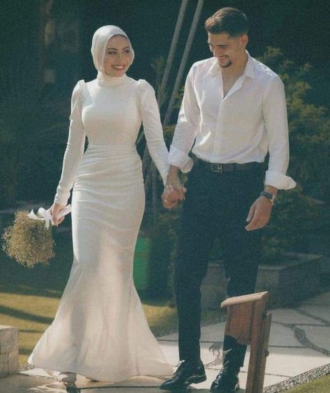 Hijab Engagement Dress, Engagement Dress Hijab, Simple Engagement Dress, Engagement Party Photo Ideas, Wedding Dress Hijab, Muslim Wedding Photos, Bride Dress Simple, Couple Engagement Pictures, Engagement Pictures Poses