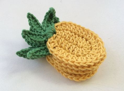 Tropical pineapple bunting - a free crochet pattern – By Hand London Free Pineapple Crochet Patterns, Pineapple Applique, Diy Slinger, Bunting Crochet, Crochet Pineapple, Hand Crocheted Blanket, By Hand London, Crochet Bunting, Crochet Appliques