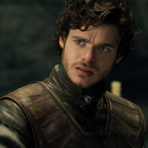 robb stark screencap & pfp ; game of thrones - season 1, episode 8 'the pointy end' Twilight Wolf Pack, The King In The North, Alyssa Targaryen, Comic Book Page, Twilight Wolf, Hollow Crown, Game Of Thrones Cast, Mary Art, Virgin Mary Art