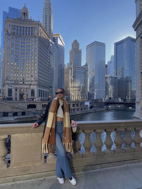 Downtown Chicago Photo Ideas, The Bean Chicago Poses, Chicago Aesthetic Winter, Chicago Girl Aesthetic, Chicago Bean Pictures Ideas, Chicago Winter Aesthetic, New York City Instagram Pictures, Chicago Bean Pictures, Chicago Picture Ideas