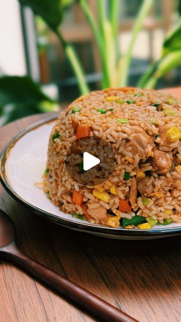 Tiffy Cooks 🥟 Easy Recipes on Instagram: "BETTER THAN TAKEOUT 🥡 CHICKEN FRIED RICE ❤️ super easy to make at home!  Full recipe link in bio :)  #friedrice #chicken #chickendinner #rice #homecooking #easyrecipes #asianfood #dinnerideas #dinnerrecipes" How To Make Chicken Fried Rice At Home, Today Recipes, Tiffy Cooks, Great Chicken Recipes, Chicken Fried Rice Recipe, Better Than Takeout, Rice Chicken, Chinese Cooking Recipes, Amish Recipes