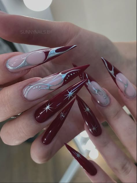 Nail Ideas Stiletto Long, Sharp Nails Design, Long Stiletto Nails Design, Winter Stiletto Nails, Stiletto Nail Ideas, Elegant Christmas Nail Designs, Red Stiletto Nails, Festive Manicure, Long Stiletto Nails