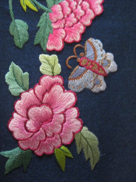 korean embroidery | did end up buying a couple of little pieces i may keep them or use ... Korean Sewing, Painting With Thread, Korean Embroidery, Rose Quilt, It Is Done, Border Embroidery Designs, Border Embroidery, Sewing Stitches, Crochet Cross