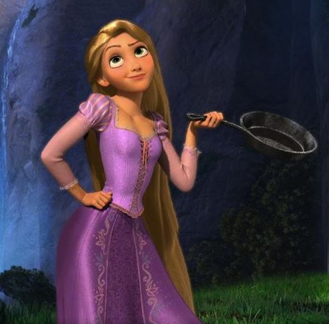 Rapunzel with her Frying Pan. Tangled Dress, Disney Movie Trivia, Walt Disney Cartoons, Rapunzel Disney, Rapunzel Dress, Disney Animated Movies, Tangled Rapunzel, Princess Rapunzel, Disney Rapunzel