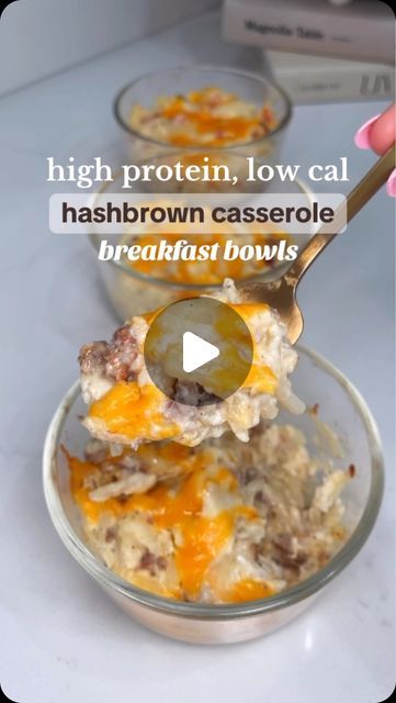 MaKayla Kim Thomas on Instagram: "breakfast bowl you’ll actually want to eat 🤌🏼 soon as the temperature drops 1 degrees I’m really for all things casserole 🤣🤣   macros will depend on fillings/amounts you use but approx macros for one: 244 cal, 8 fat, 23 net carb, 20 protein  Hashbrown casserole bowls are from my Balanced Bites cookbook ❤️‍🔥   If you’re tired of guessing, ordering out, or eating the same bland meals on repeat—check out my digital cookbooks + fitness plans 💖 makaylathomas . com   #healthybreakfast #breakfastmealprep #mealprep #breakfastideas #mealideas #healthymeals #lowcarb #highprotein #breakfastbowls" Healthy Breakfast Burrito Bowl, Macro Friendly Hashbrown Casserole, Hashbrown Breakfast Meal Prep, Macro Meals Breakfast, Meal Prep Hashbrown Bowl, Egg Bowls Breakfast Healthy, Hashbrown Meal Prep, Macro Friendly Recipes Breakfast Meal Prep, Hashbrown Breakfast Bowl