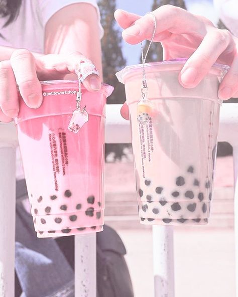 Pink Boba, Tea Wallpaper, Bubble Tea Boba, Cool Keychains, Pink Stuff, Sweet Coffee, Cute Snacks, Pink Foods, Cute Pastel Wallpaper