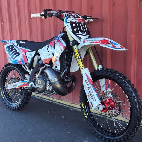 DIrt Bike Magazine | SUZUKI RM250 TWO STROKE : MIKE ALESSI’S CHAMPIONSHIP WINNING 2 STROKE Dirt Bike Magazine, Suzuki Dirt Bikes, Custom Dirt Bike, Yamaha Dirt Bikes, Bike Magazine, Motor Cross, Cool Dirt Bikes, Motorcross Bike, Dirt Biking