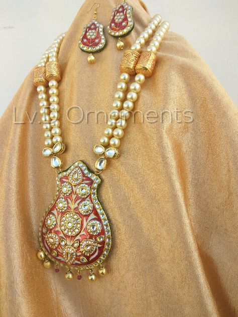 Latest Kundan Meena Set . Exclusively Availability at LVD Ornaments. Experts of Exporting Products. Whatsapp @+918239786720 #meenakari #kundan meena #bridalset Kundan Meena Jewellery, Kundan Pandent, Meenakari Jewellery, Meenakari Earrings, Diamond Pendant Jewelry, Delicate Gold Jewelry, Bridal Jewelry Vintage, Antique Bridal Jewelry, Indian Jewellery Design Earrings