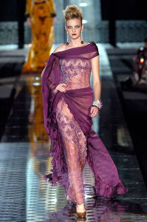 Valentino 2004, Oh My Goddess, 90s Runway Fashion, Valentino Couture, Amazing Fashion, Pretty Clothes, Small Dress, Couture Collection, Beautiful Gowns