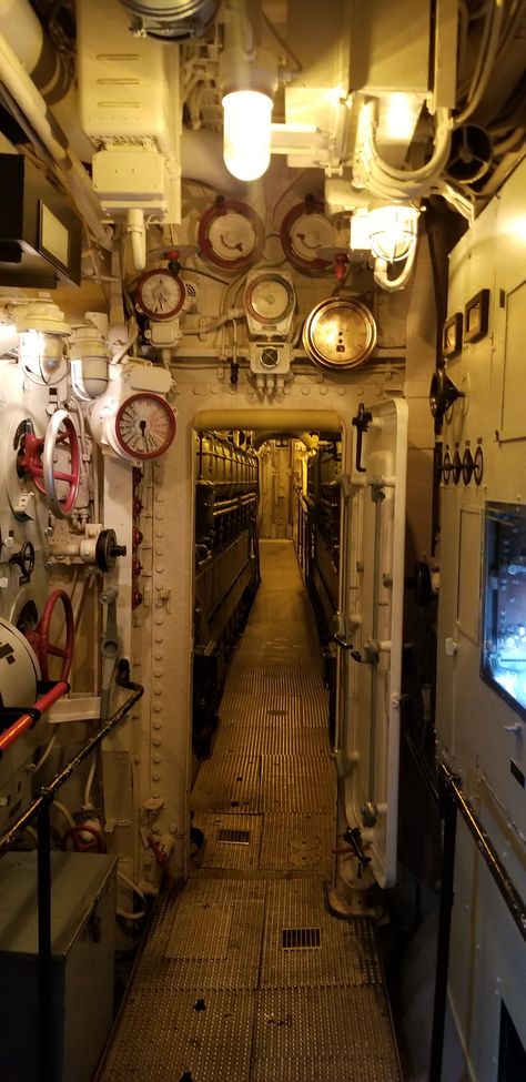 Navy Ship Interior, Magical Bookstore, Space Station Interior, Ship Interior, Ship Bottom, Mechanical Room, Spaceship Interior, Delivery Pictures, Nuclear Submarine