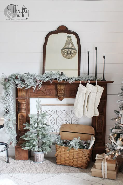 Cozy Cottage Christmas, Christmas Decor Easy, Cottage Christmas Decor, Work Wisdom, Faux Mantle, Christmas Neutral, Front Living Room, Trendy Christmas Decor, Easy Christmas Decor