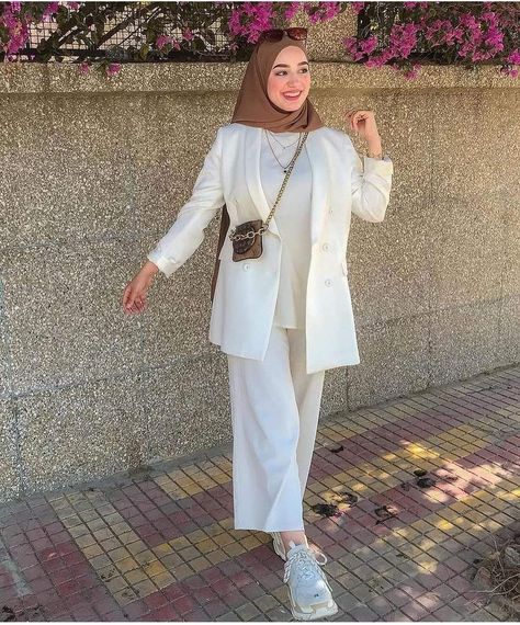 Brown Hijab Outfit, Ootd Blazer, Brown Hijab, Outfit Ideas Hijab, Amsterdam Art, White Dress Outfit, Casual Work Outfits Women, Simple Style Outfits, Outfits Hijab