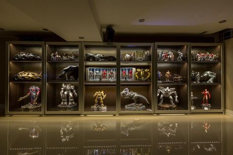 Statue Collection Display, Transformers Display, Bearbrick Display, Transformers Room, Movie Room Diy, Star Wars Collection Display, Collectors Room Ideas, Toy Collection Room, Action Figure Display Case