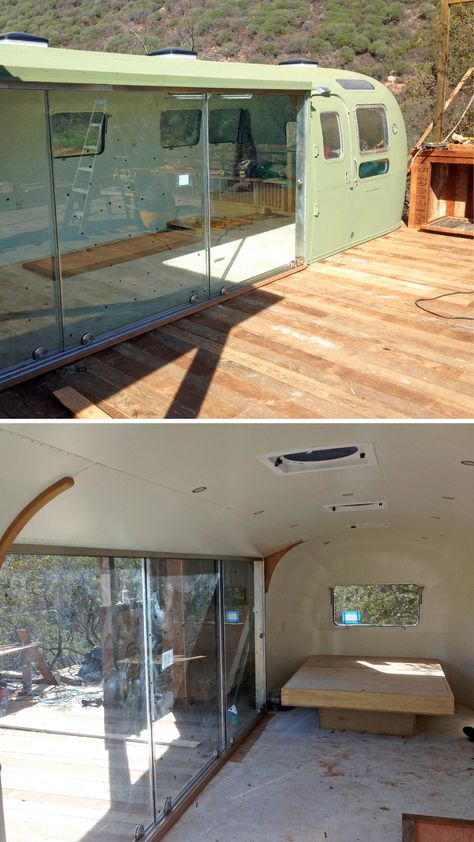 Not all Airstream dreams look like life on the road. Some may look more stationary than you might expect, like this Airstream that was renovated to be comfortably perched against the mountainside, complete with a retro-fitted deck facing the breathtaking view. Airstream With Deck, Airstream Business Ideas, Airstream Office Ideas, Airstream Guest House, Painted Airstream Exterior, Airstream Home, Painted Airstream, Airstream Airbnb, Airstream Exterior